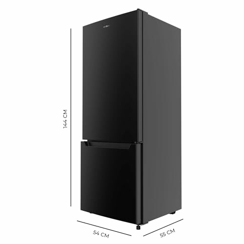 Refrigerador negro con medidas de 144 cm de alto, 54 cm de ancho y 55 cm de profundidad.
