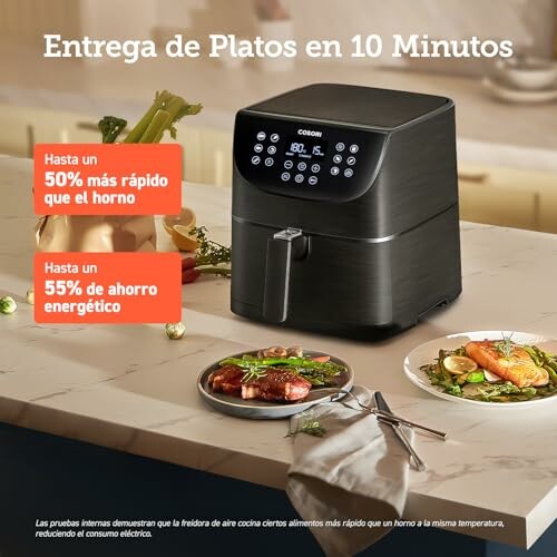 Freidora de aire sobre un mostrador con platos de comida.